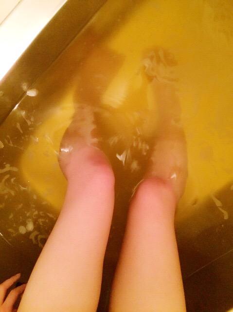 Twitterエロすぎ『TLに太ももを晒してサラリーマンに活力を与えよう』が物凄い事になっちゃってる