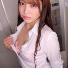 【VR】【8K】ゲリラ豪雨で濡れ透けの女上司と、閉じ込められたエレベーターの中で温もりを求め合う密着SEX 木下ひまり