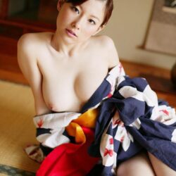 おもわず揉みたい美乳のギャルがHな事してる画像って、結構ヌケるんだよな[30枚]