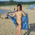 色気のあるギャルが海や砂浜で露出プレイしてる画像下さい[36枚]