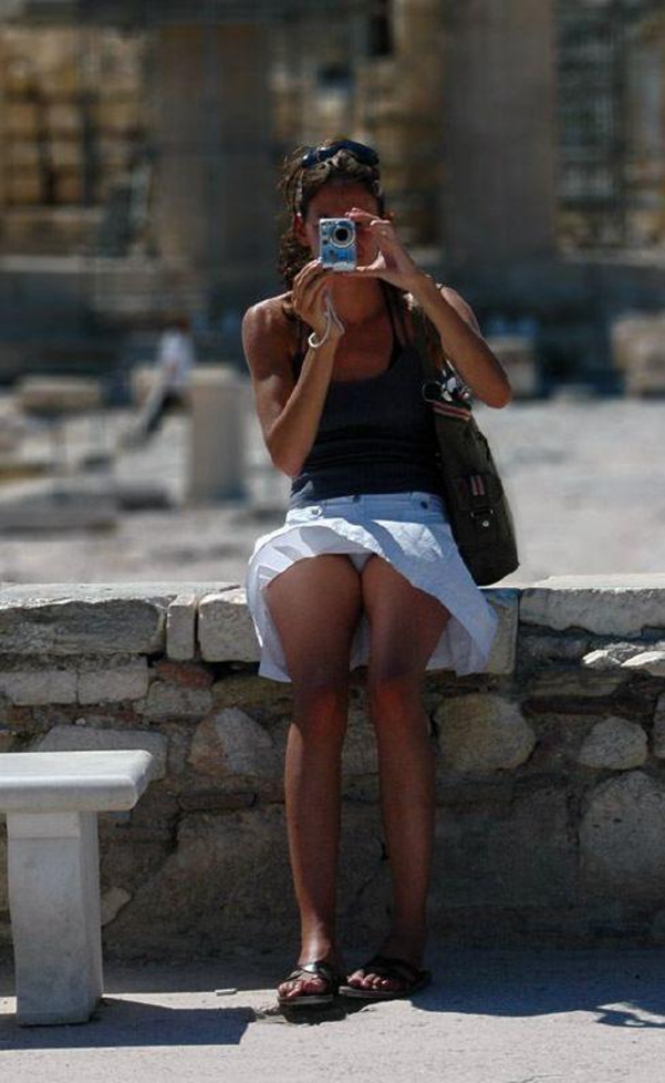 結構可愛いカメラ女子がパンチラしてる画像でシコろうか[20枚]