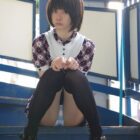 美少女がスカートめくりあげてパンティとかアソコを見せつけてくる画像[32枚]