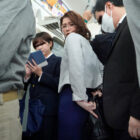 【画像＆動画】 「えっ！おばさんの私が？！」我が子の前で痴●され必死に抵抗するも愛液を垂れ流し絶頂が止まらない巨尻母 娘の前では強気な巨尻教育ママ