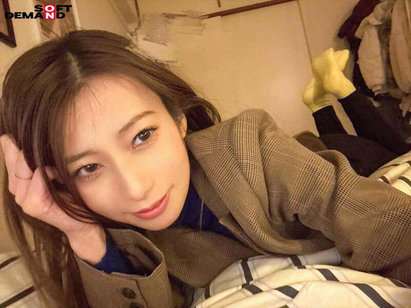 SNS総フォロワー4万人の公務員 市役所勤務のイラマで感じる奥さん 永尾あかね 37才 AV DEBUT