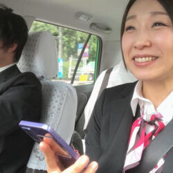 SNS総フォロワー9万人 人妻女性タクシードライバー 春木蘭子 45歳 AVDEBUT「丁寧な接客を心掛けていますが乱暴な不倫SEXが大好きです」