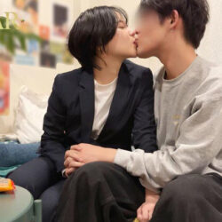 「3日間すっぴんで過ごす彼女と休日4SEX」付き合って1ヵ月の僕らは仕事終わりの金曜日に僕の家の最寄り駅で待ち合わせをして、初めてお泊りをした。翌日彼女は帰る予定だったけど、まだずっとそばにいたくて、週末はずっと僕の家でSEXをしていた。そんな何の変哲… 柴崎はる
