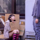 神待ち家出少女に「家に泊めてあげるから」と言って自宅に招き入れ即押し倒しずーっとそのままSEXしまくり!友達も呼んで代わる代わるハメまくり!