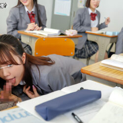 『この中（パンツ）で射精する勇気ある？』『えっ！？ここで？』スリルを求める小悪魔クラスメイト女子の危険な遊び！授業中、休み時間…周囲にバレないようにスカートでチ○ポを隠しながらパンツ内射精要求！『いっぱい精子出して！この中で受け止めてあげる！』