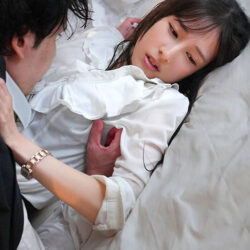 出張先が記録的豪雨で高嶺の花の女社長と相部屋に…大人の色気と官能的美ボディにフル勃起した童貞の僕を受け入れてくれた優しさに甘えて朝まで暴走むしゃぶりつき性交 三澄寧々