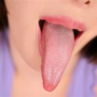 【VR】超絶ヤリマン義姉！！【8K超高詳細肉感特化VR】両親の再婚で一緒に住むことになった超巨乳の義姉は皆が寝静まった時間に全身ベロンベロンに舐めまわしてボクのチンコを弄びながら何度も精子を奪い取り何度も何度も●されたある日の出来事… 辻井ほのか