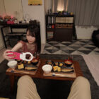 【画像＆動画】 【VR】香水じゅんを紹介します。料理上手でマッサージと耳かきで癒してくれるド直球美少女とのプライベートを満喫するドッキドキのハメまくり究極同棲VR