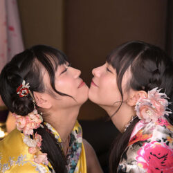 【VR】出張先の方言コンカフェで東北美人と意気投合 田舎の冬はセックスしかヤルことなくて きめ細かい美肌でぬくぬく超密着サンドイッチ逆3P 明日葉みつは 村上悠華