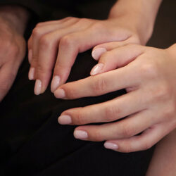 清楚可愛い教え子に誘惑された俺は、彼女の顔、声、肉体に耐えきれず…背徳に溺れて挿れまくったわいせつ性交 初美なのか