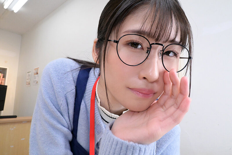 【VR】【8K VR】【地味眼鏡】の図書館司書は脱いだらめちゃシコドスケベセフレ 沙月ふみの