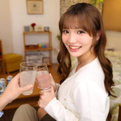 【VR】【8K】会社で人気の美人後輩OLに誘惑され、彼女の事も忘れるくらい何度も精子を搾り取られた僕。佐藤愛瑠